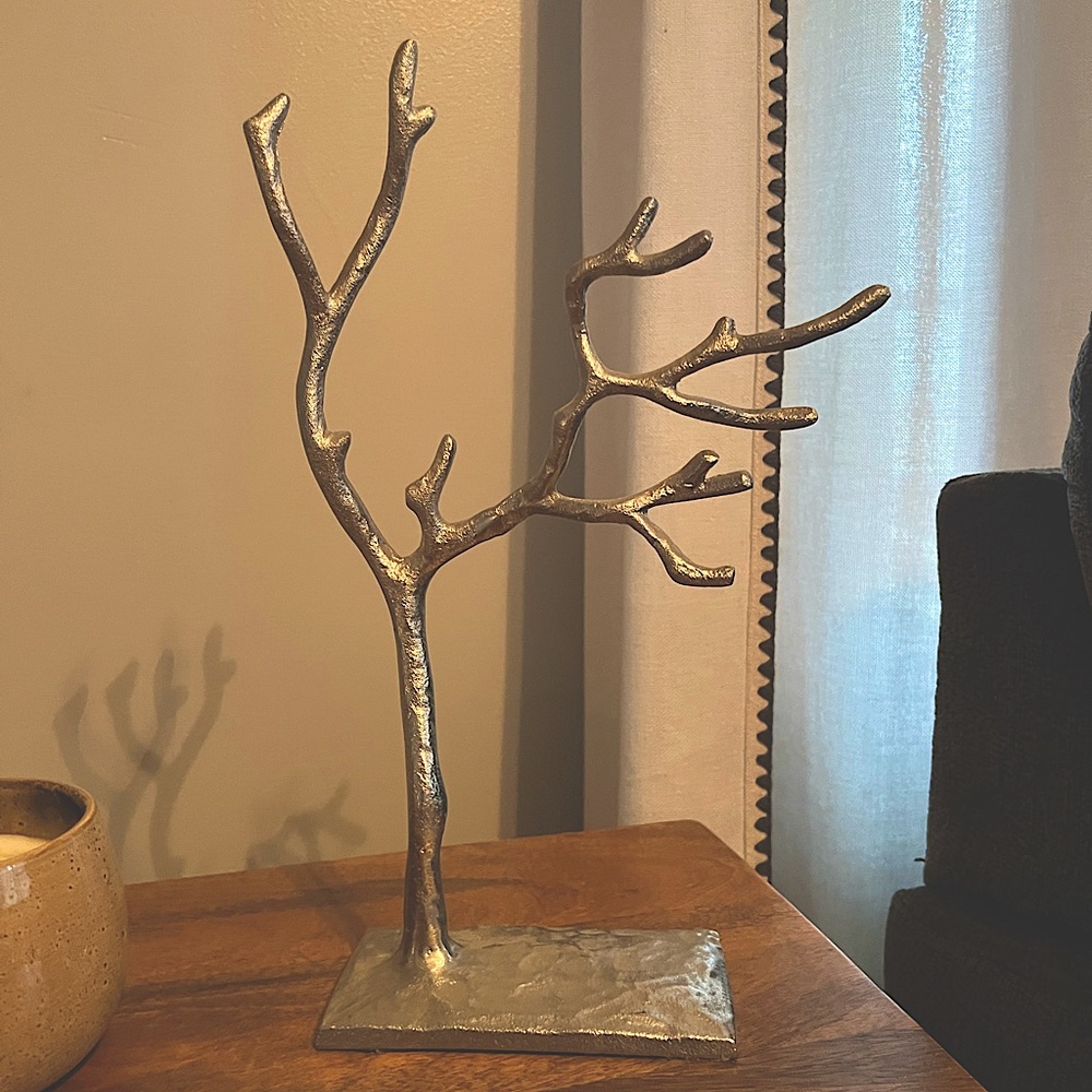 Metal jewelry tree